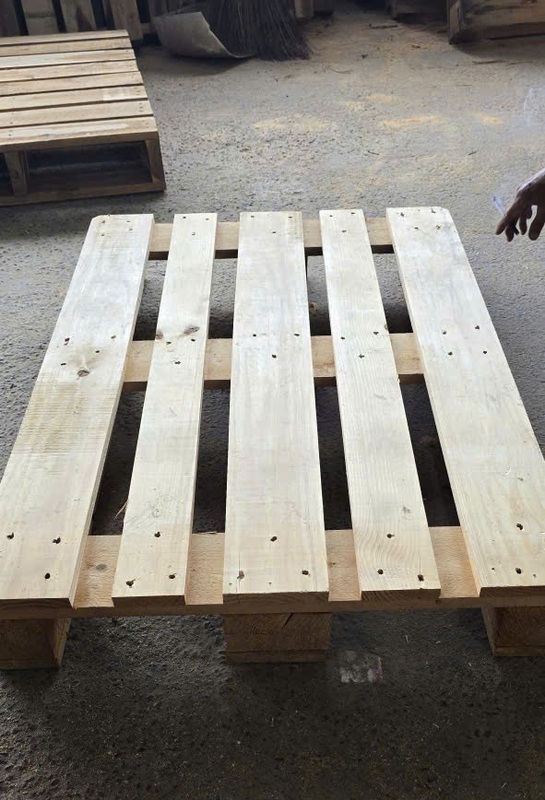 Pallet gỗ